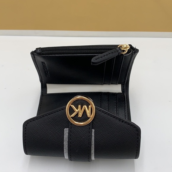 MICHAEL KORS
Carmen Medium Flap Bifold Faux Fur-Leather Wallet
BLACK COLOR - Picture 11 of 12